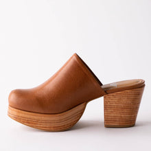 Load image into Gallery viewer, Ava Handmade Leather Women's Clogs