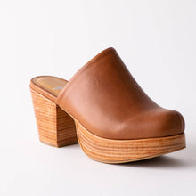 Load image into Gallery viewer, Ava Handmade Leather Women's Clogs