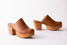 Load image into Gallery viewer, Ava Handmade Leather Women's Clogs