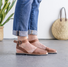 Load image into Gallery viewer, Pons Classic Strap Sandal