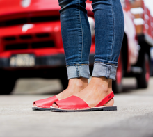 Load image into Gallery viewer, Pons Classic Sandal