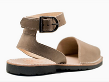 Load image into Gallery viewer, Pons Classic Strap Sandal