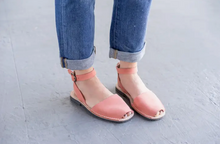 Load image into Gallery viewer, Pons Classic Strap Sandal