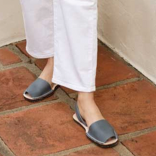 Load image into Gallery viewer, Pons Classic Sandal