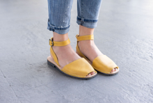 Load image into Gallery viewer, Pons Classic Strap Sandal