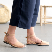 Load image into Gallery viewer, Pons Classic Strap Sandal