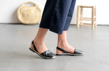 Load image into Gallery viewer, Pons Classic Sandal