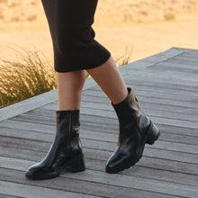 Load image into Gallery viewer, Finley Chelsea Boot - Black
