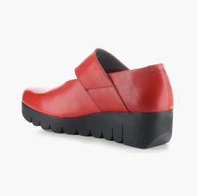 Load image into Gallery viewer, Vari Maryjane Wedge - Red
