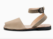 Load image into Gallery viewer, Pons Classic Strap Sandal
