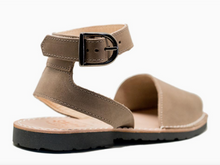 Load image into Gallery viewer, Pons Classic Strap Sandal
