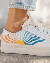 Load image into Gallery viewer, Groovy Wave Platform Ibiza Sneaker
